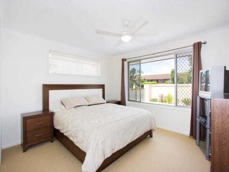 112 Sunshine Boulevard, Mermaid Waters QLD 4218