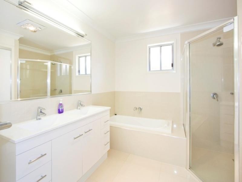 112 Sunshine Boulevard, Mermaid Waters QLD 4218