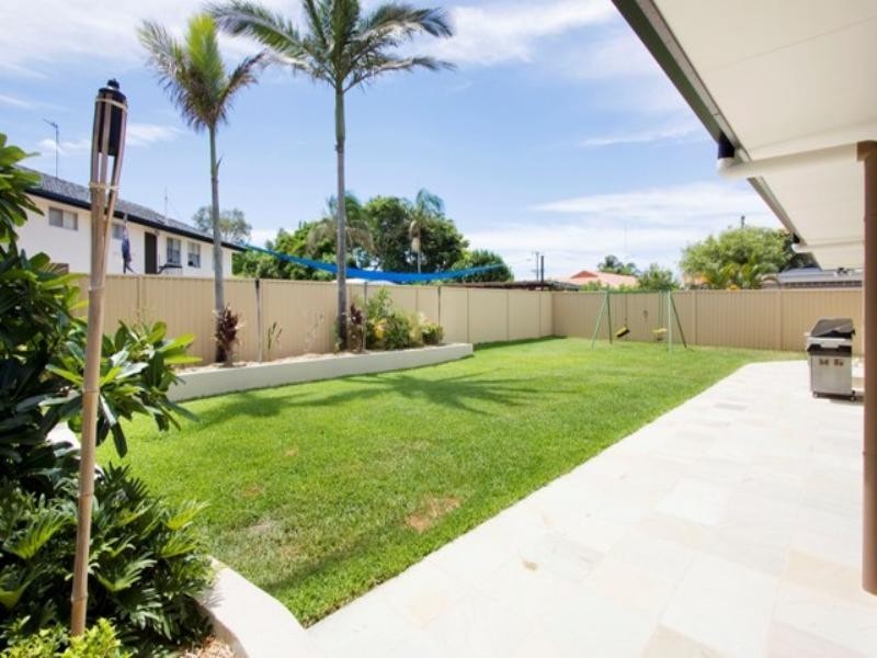 112 Sunshine Boulevard, Mermaid Waters QLD 4218
