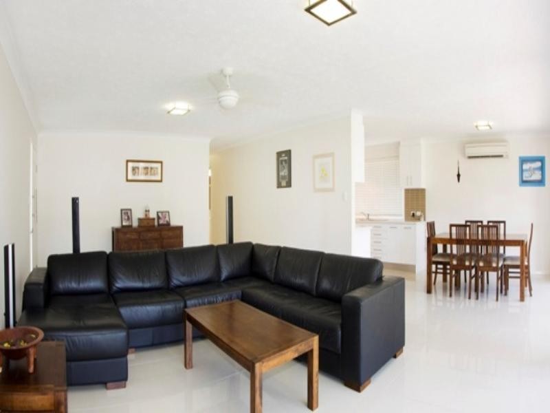 112 Sunshine Boulevard, Mermaid Waters QLD 4218