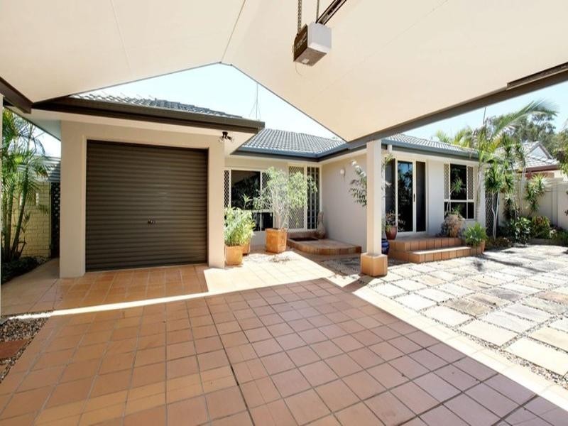 15 Driver Court, Mermaid Waters QLD 4218