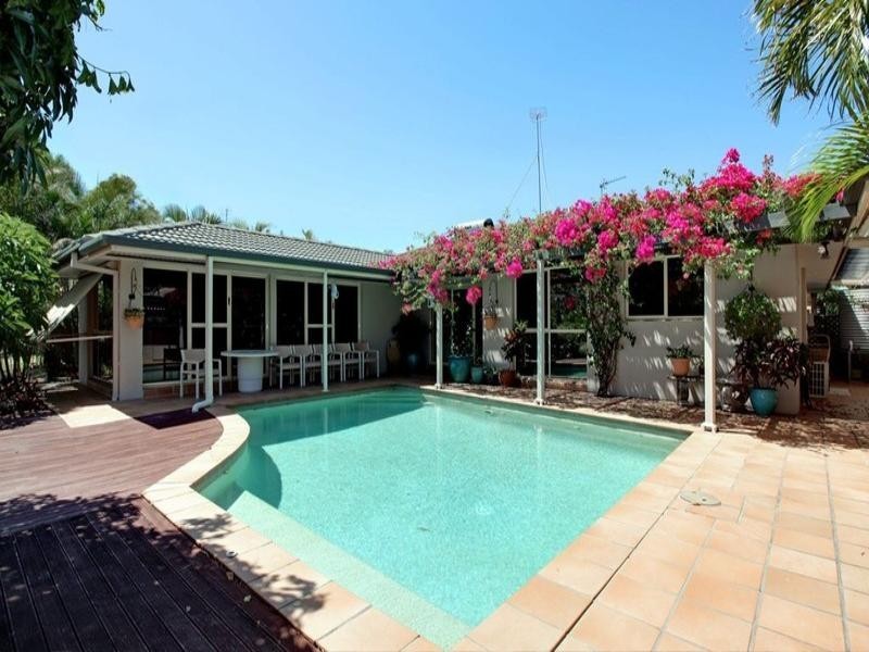 15 Driver Court, Mermaid Waters QLD 4218