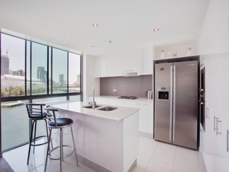 1206/33 Te Peters Drive, Broadbeach Waters QLD 4218