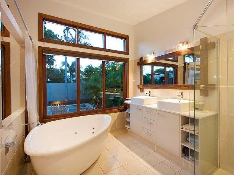 58 Allambi Avenue, Broadbeach Waters QLD 4218