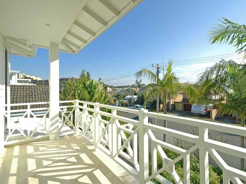 37 Petrel Avenue, Mermaid Beach QLD 4218