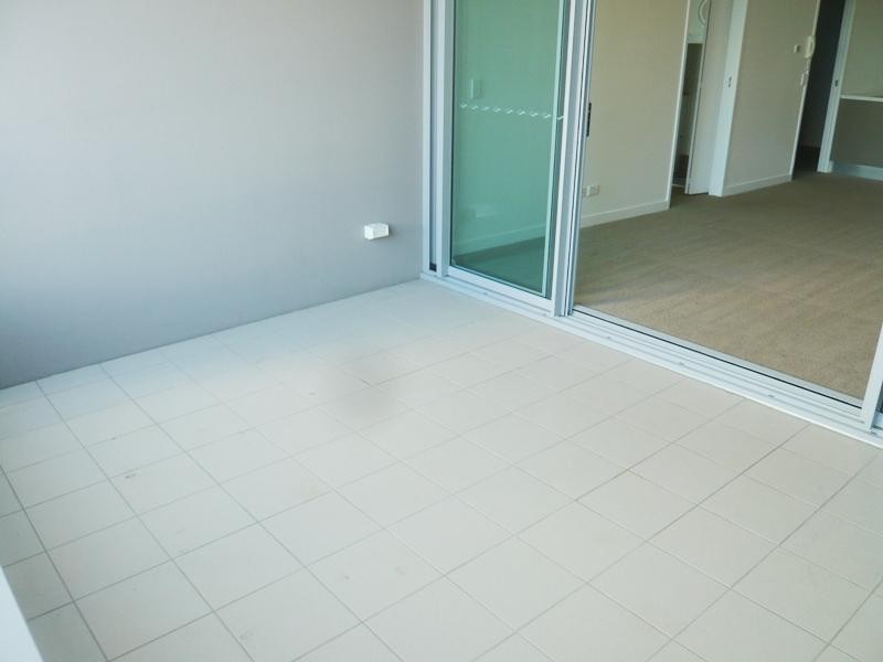 2218/33 Te Peters Drive “Freshwater Point”, Broadbeach Waters QLD 4218