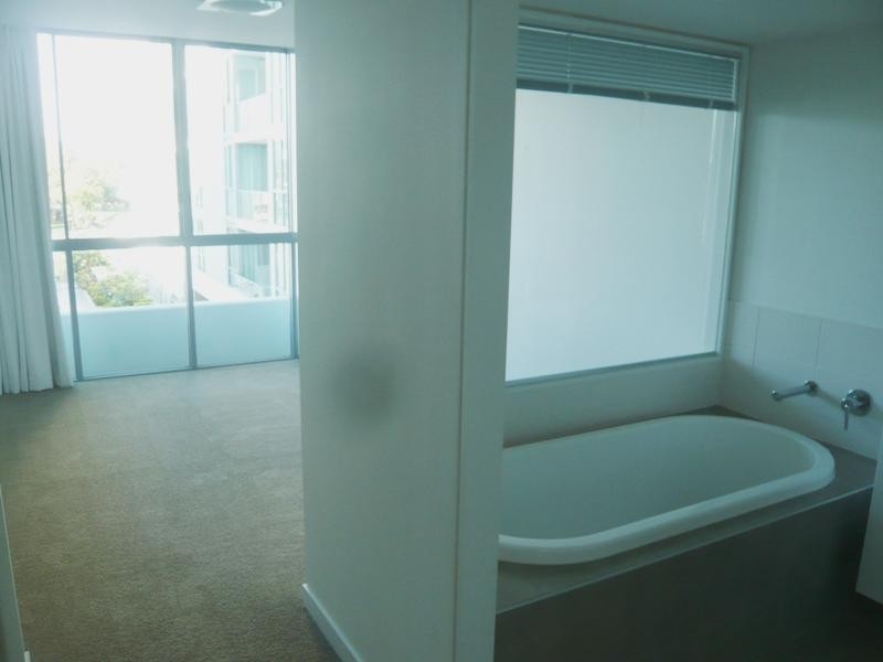 2218/33 Te Peters Drive “Freshwater Point”, Broadbeach Waters QLD 4218