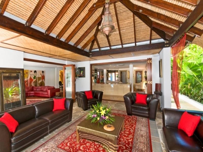 31 Park Avenue, Broadbeach Waters QLD 4218