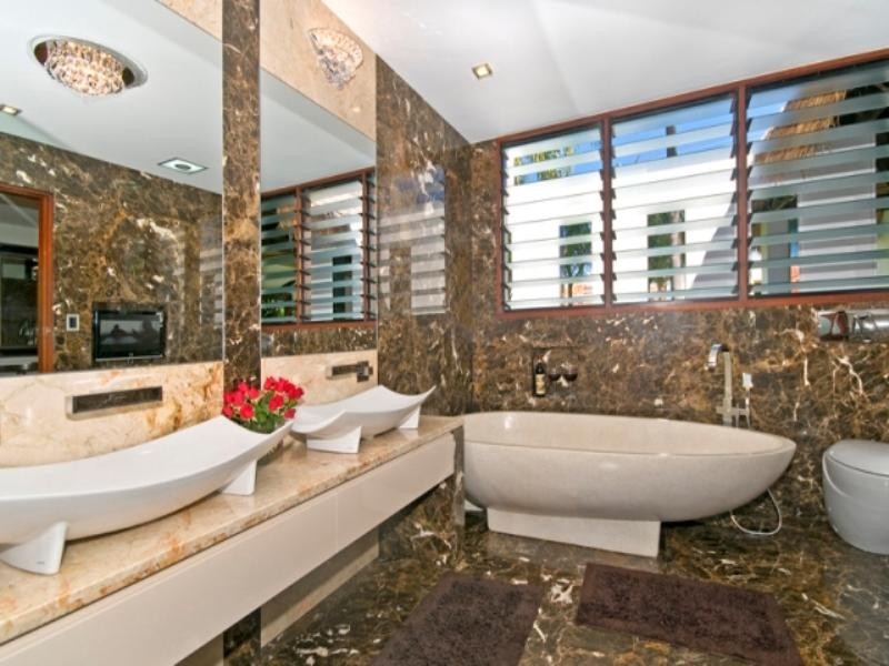 31 Park Avenue, Broadbeach Waters QLD 4218