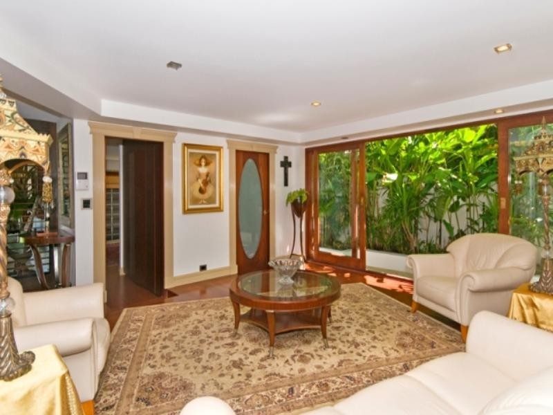 31 Park Avenue, Broadbeach Waters QLD 4218