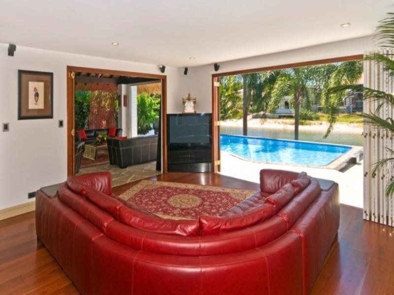 31 Park Avenue, Broadbeach Waters QLD 4218