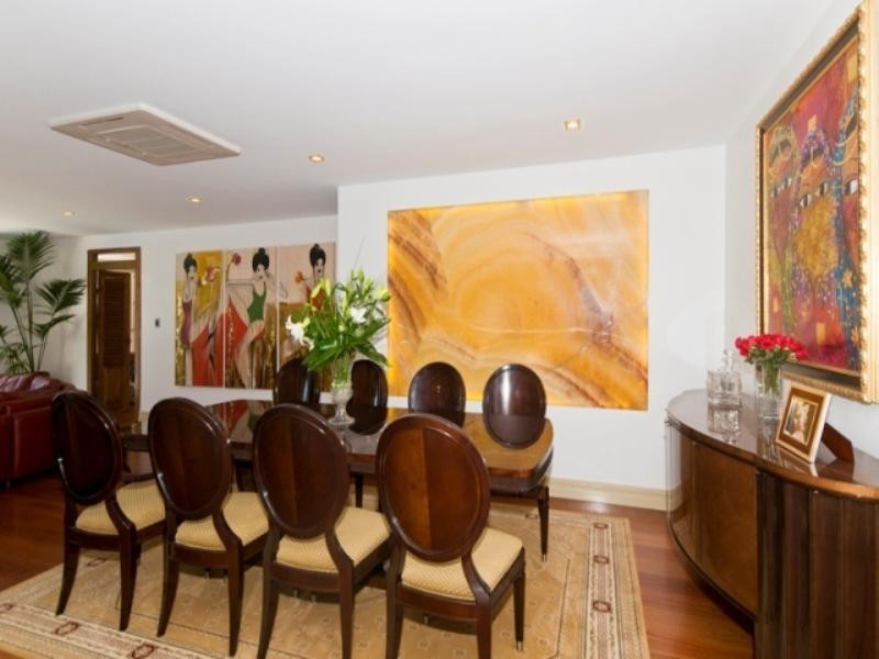 31 Park Avenue, Broadbeach Waters QLD 4218