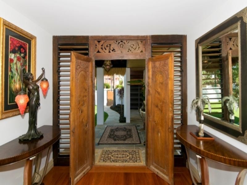 31 Park Avenue, Broadbeach Waters QLD 4218