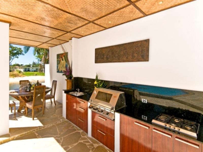 31 Park Avenue, Broadbeach Waters QLD 4218