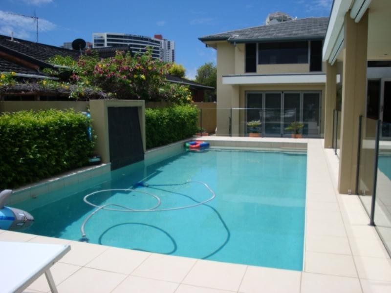 6 Biggs Place, Southport QLD 4215