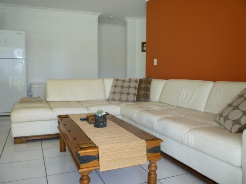 4 ‘Surf 200′, 200 Surf Parade, Surfers Paradise QLD 4217