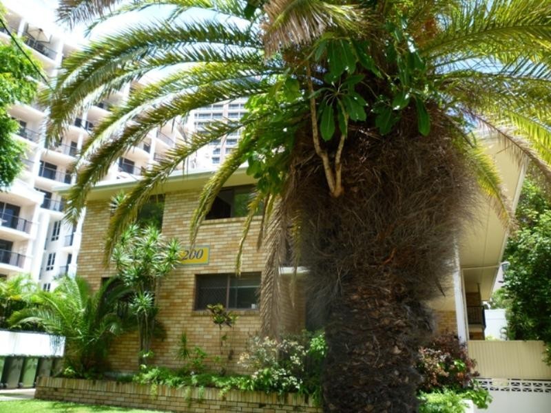 4 ‘Surf 200′, 200 Surf Parade, Surfers Paradise QLD 4217