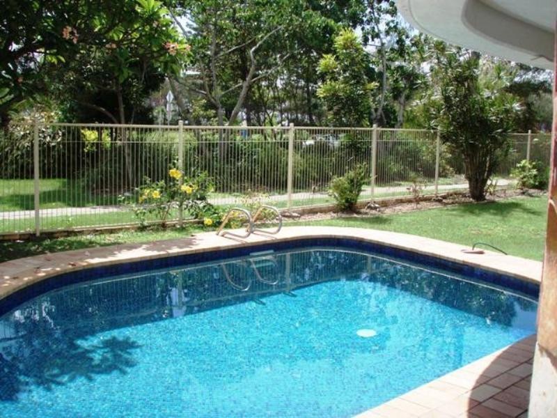 2/2 Alexandra Avenue, Mermaid Beach QLD 4218