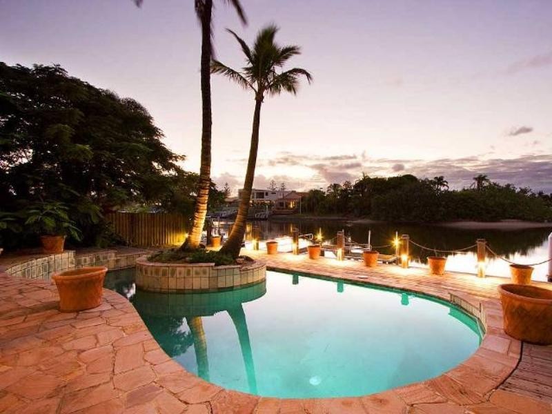 13 Savoy Drive, Broadbeach Waters QLD 4218