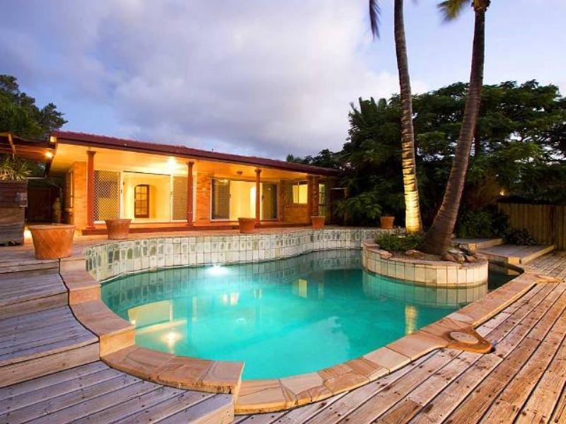 13 Savoy Drive, Broadbeach Waters QLD 4218