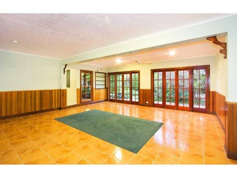 13 Savoy Drive, Broadbeach Waters QLD 4218