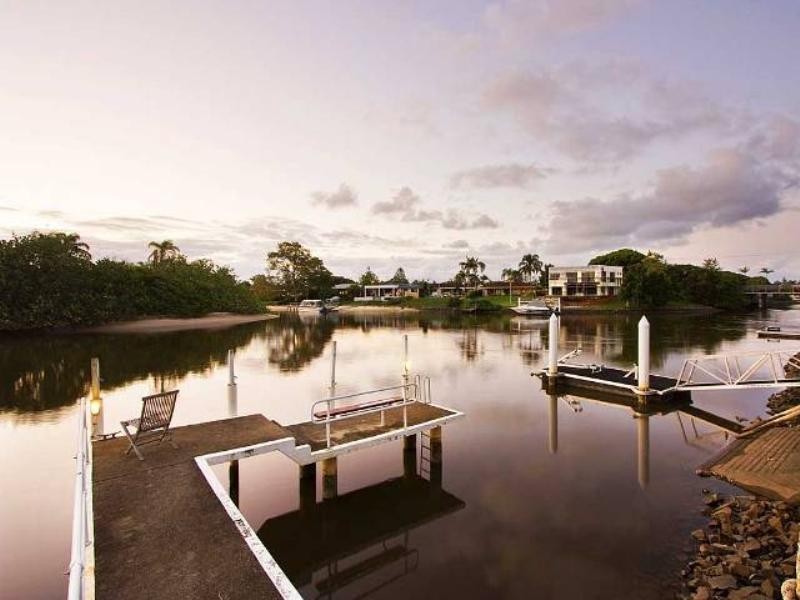 13 Savoy Drive, Broadbeach Waters QLD 4218