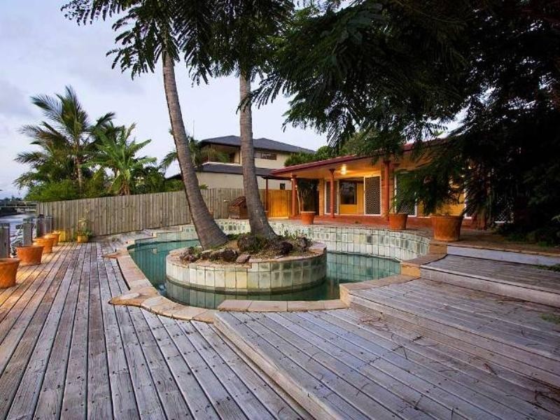 13 Savoy Drive, Broadbeach Waters QLD 4218