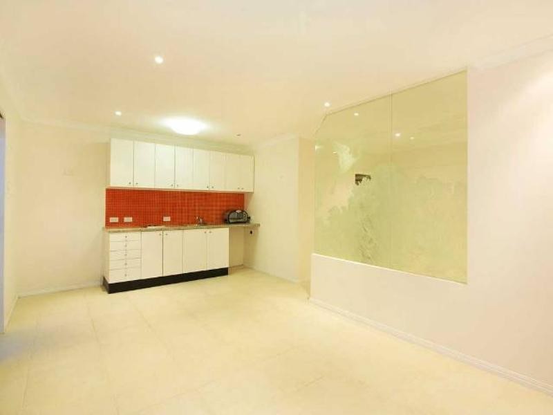 13 Savoy Drive, Broadbeach Waters QLD 4218