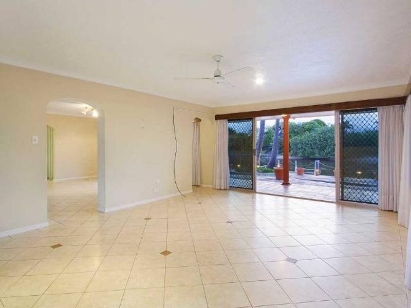 13 Savoy Drive, Broadbeach Waters QLD 4218