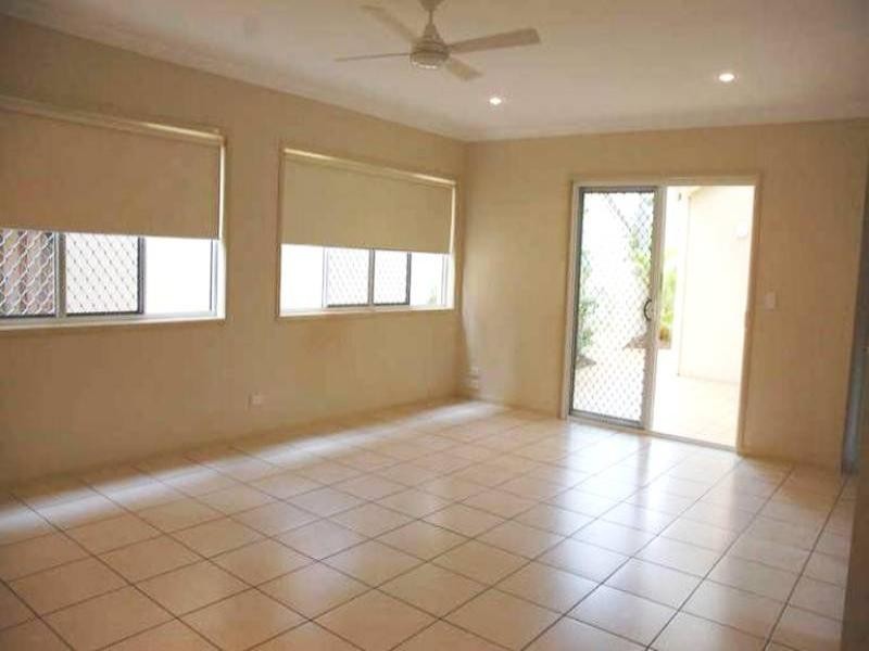 1/104 Nobby Parade, Miami QLD 4220