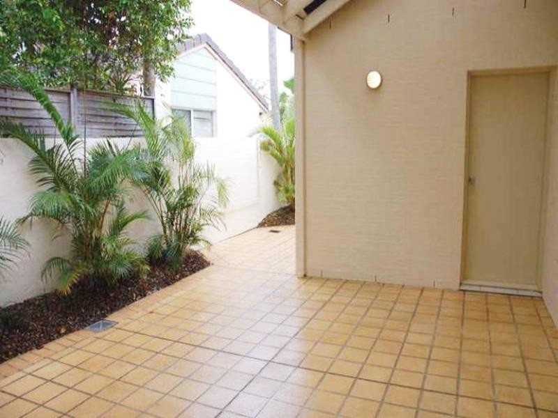 1/104 Nobby Parade, Miami QLD 4220
