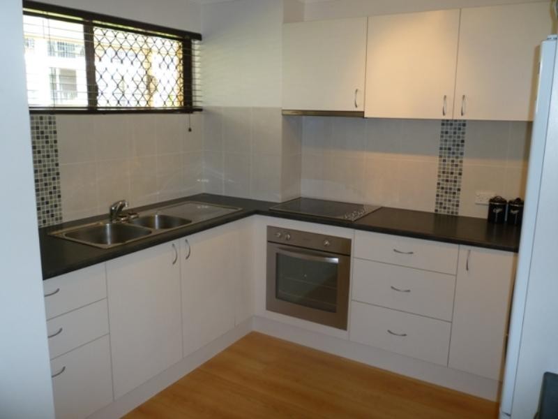 5 ‘Surf 200′, 200 Surf Parade, Surfers Paradise QLD 4217