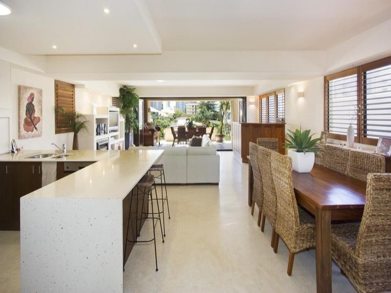 2/10 Peerless Avenue, Mermaid Beach QLD 4218