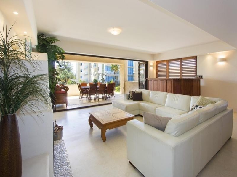 2/10 Peerless Avenue, Mermaid Beach QLD 4218