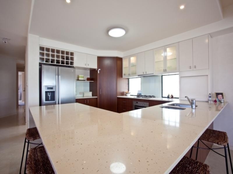 2/10 Peerless Avenue, Mermaid Beach QLD 4218