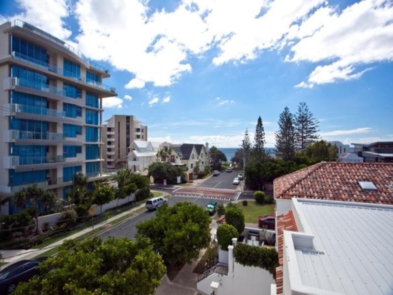 2/10 Peerless Avenue, Mermaid Beach QLD 4218