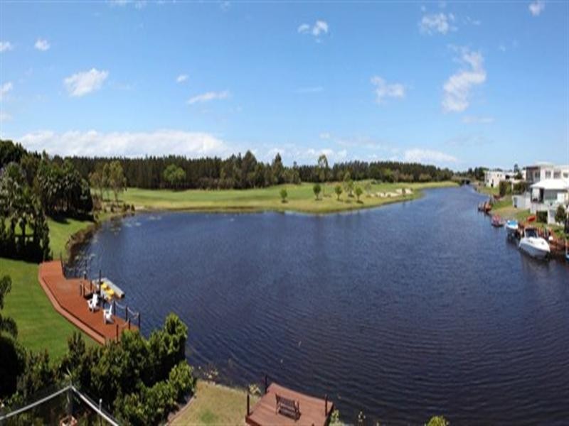 2 Lakelands Drive, Merrimac QLD 4226