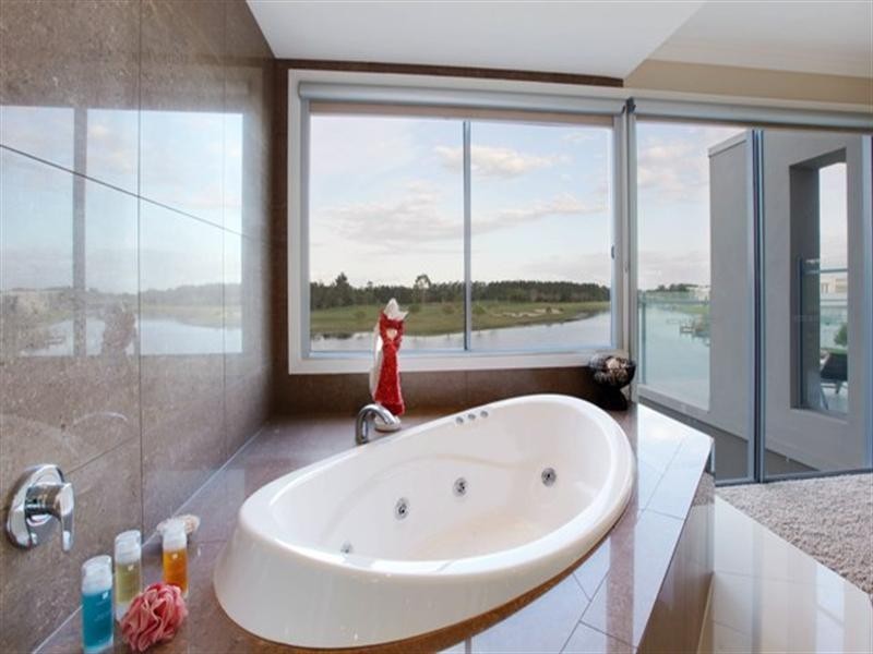 2 Lakelands Drive, Merrimac QLD 4226