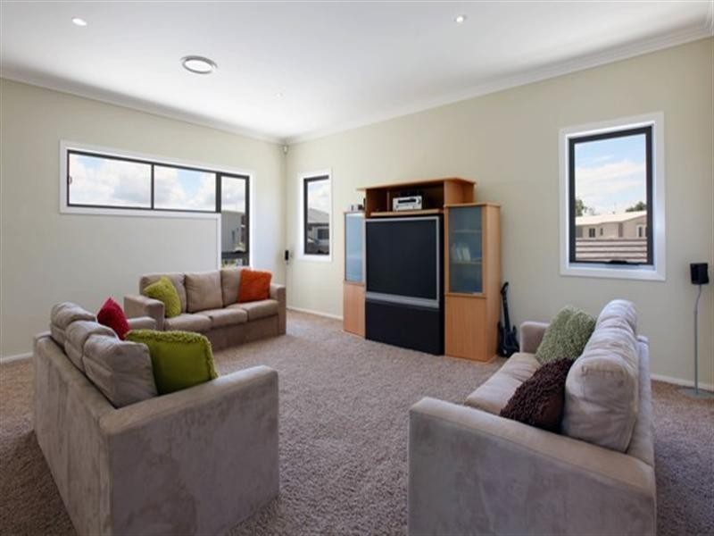 2 Lakelands Drive, Merrimac QLD 4226