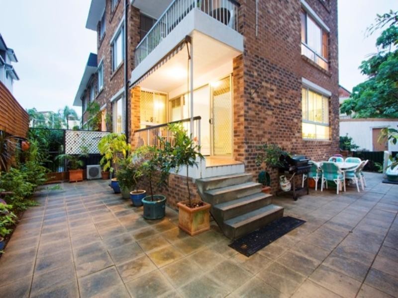 2 ‘Elouera Place’, 17 Second Avenue, Broadbeach QLD 4218