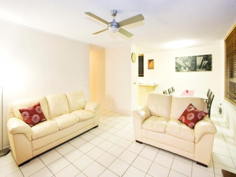 2 ‘Elouera Place’, 17 Second Avenue, Broadbeach QLD 4218