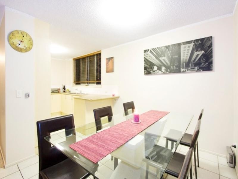 2 ‘Elouera Place’, 17 Second Avenue, Broadbeach QLD 4218