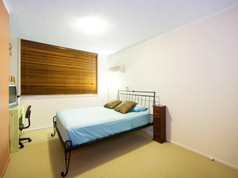 2 ‘Elouera Place’, 17 Second Avenue, Broadbeach QLD 4218