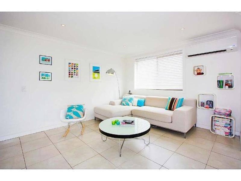 12 ‘Palm Trees’, 16 St Kilda Avenue, Broadbeach QLD 4218