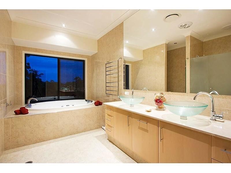 627 Bonogin Road, Bonogin QLD 4213