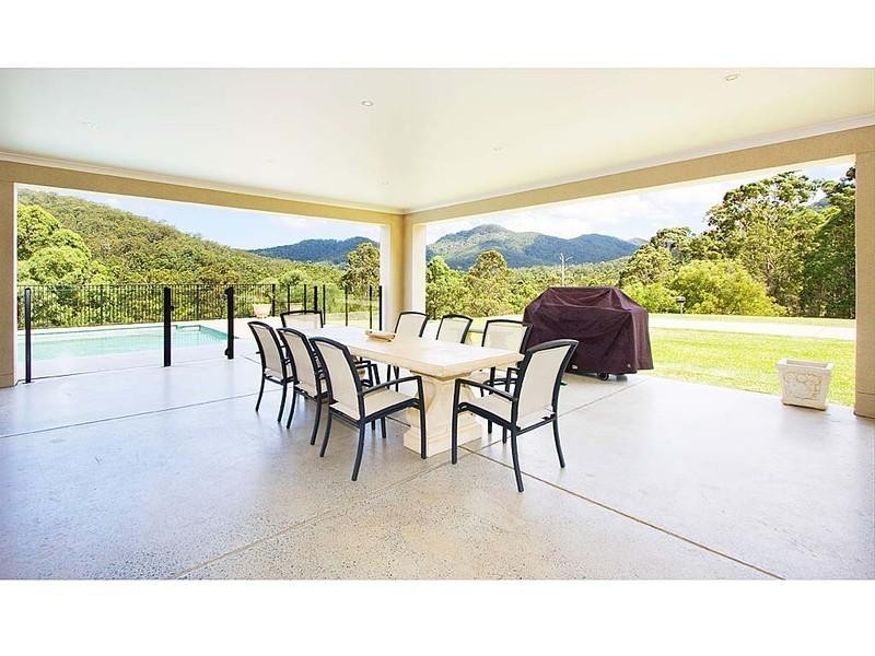 627 Bonogin Road, Bonogin QLD 4213