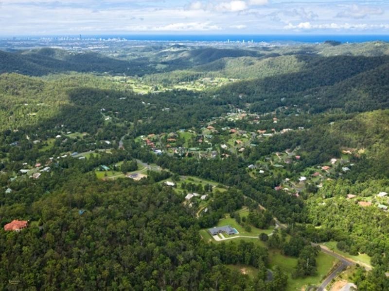 627 Bonogin Road, Bonogin QLD 4213