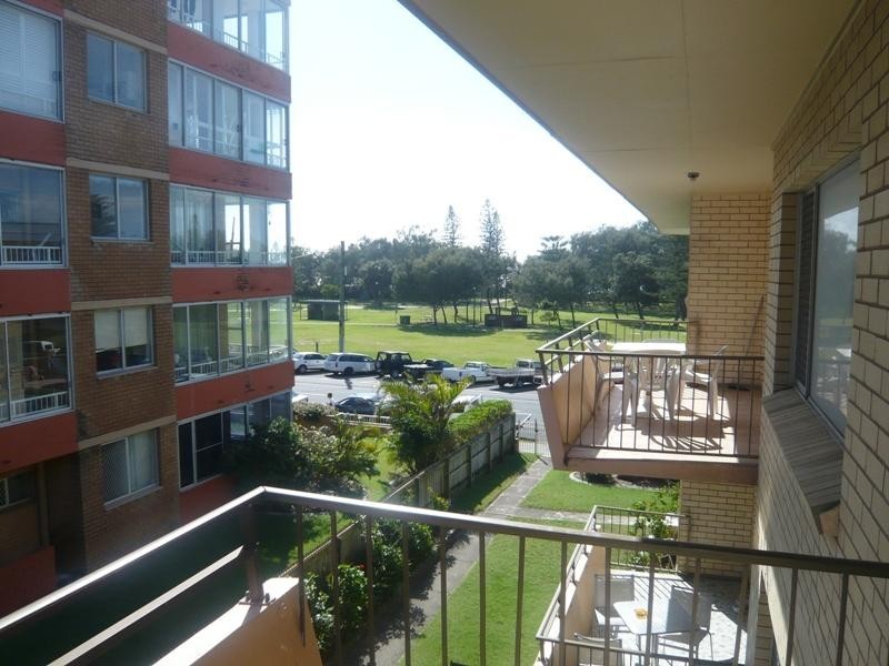 18/171 Old Burleigh Road, Broadbeach QLD 4218