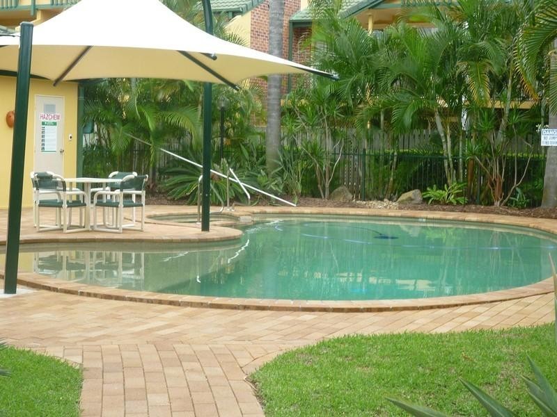 Clear Island Waters QLD 4226