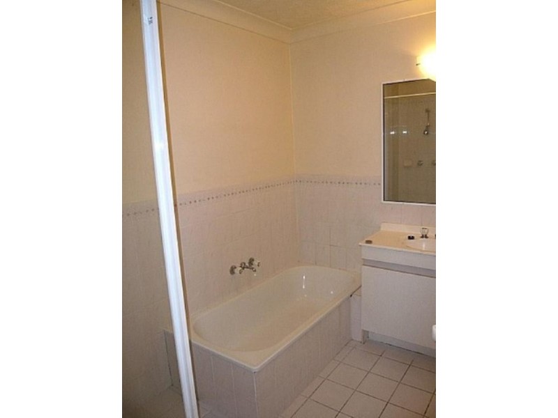 12/21 ‘Hutton Apartments’ Bullimah Avenue,, Burleigh Heads QLD 4220